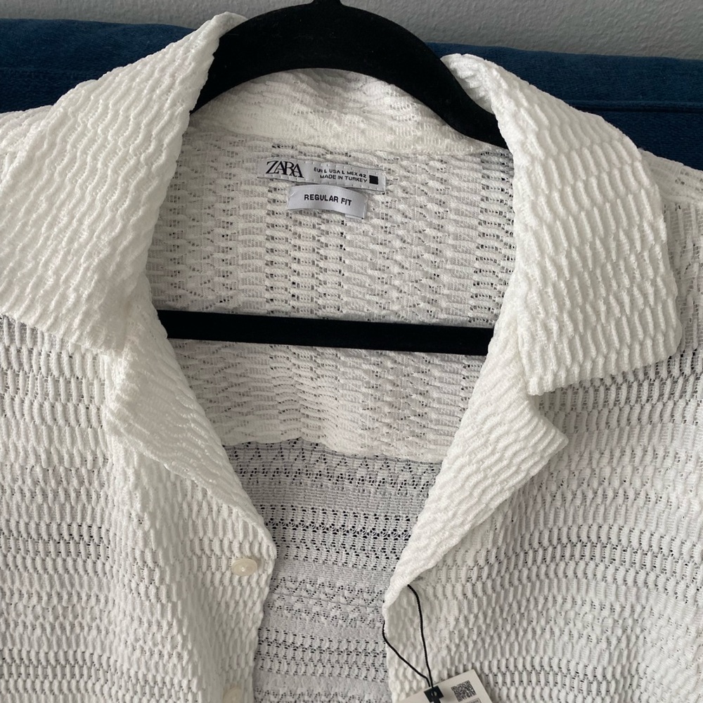 White knit buttoned shirt